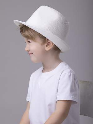 Шляпа трилби детская с узкими полями Детская летняя шляпа мужской формы c узкими полями для мальчиков VINTAGE+ выполнена из 100% бумаги. Бумага – это переработанная целлюлоза, из которой изготавливают бумажную пряжу. Модель может регулироваться по размеру с помощью специальной утягивающей ленты, расположенной во внутренней части головного убора. Шляпа имеет популярную форму «Трилби», она отлично держит форму, не мнется и не деформируется при транспортировке, что позволяет нам отказаться от дорогостоящих шляпных коробок и прочей ненужной упаковки. И тем самым максимально сократить цену изделия.  , шапки оптом, головные уборы оптом, береты оптом, шапки оптом Москва, шапки оптом Казань, шапки 2018 оптом, шапки 2018 оптом, Женская одежда оптом, свитшоты брюки. Женская трикотажная одежда оптом. трикотажные шапки оптом от производителя, модные шапки оптом, летние шляпы оптом, летние головные уборы оптом, бейсболки оптом, бейсболки стразовые оптом, интернет магазин головных уборов, производство и продажа головных уборов,
шапки оптом от производителя., модные шапки головные уборы оптом Россия, Москва, Казань от производителя. Женская одежда оптом, свитшоты брюки. Женская трикотажная одежда оптом.  Шапки оптом, оптовая продажа, головные уборы оптом, береты оптом, оптовая продажа головных уборов, шапки оптом, шляпки оптом, кепи оптом, шапки оптом Москва, шапки оптом Казань, шапки 2018 оптом, шапки 2018 оптом, трикотажные шапки оптом от производителя, модные шапки оптом, летние шляпы оптом, летние головные уборы оптом, бейсболки оптом, бейсболки стразовые оптом, интернет магазин головных уборов, производство и продажа головных уборов, шапки оптом от производителя.